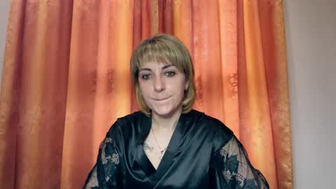 Snapshot of crystalfever_ chatting on 05.18.26 Mary online show from 05.18.26