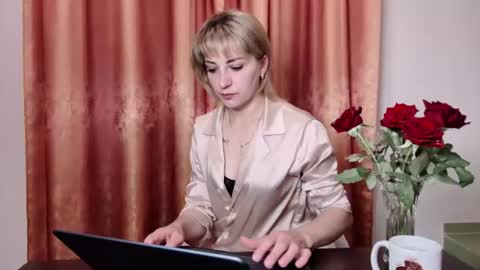 Snapshot of crystalfever_ chatting on 06.14.26 Mary online show from 06.14.26