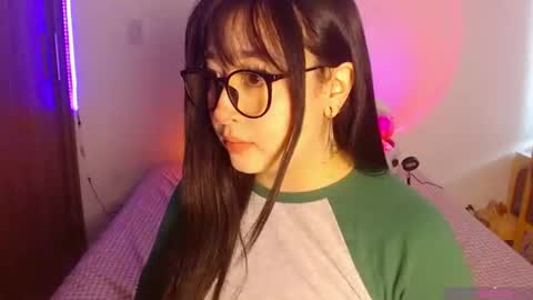 Snapshot of crystalitesq chatting on 08.05.26 Olivia online show from 08.05.26