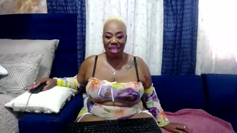 Snapshot of crystaljes chatting on 01.22.25 crystaljes online show from 01.22.25