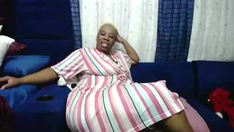 Snapshot of crystaljes chatting on 02.16.25 crystaljes online show from 02.16.25