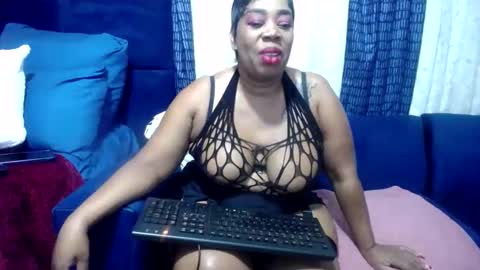 Snapshot of crystaljes chatting on 02.26.25 crystaljes online show from 02.26.25