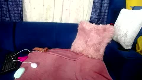 Snapshot of crystaljes chatting on 09.21.25 crystaljes online show from 09.21.25