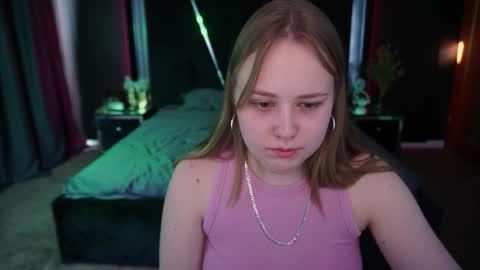 crystallpaws_ online show from 09.22.25