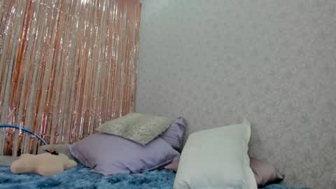 Snapshot of crystalnut chatting on 01.04.25 Maria online show from 01.04.25