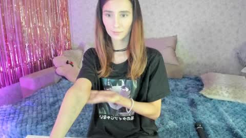 Snapshot of crystalnut chatting on 01.10.25 Maria online show from 01.10.25