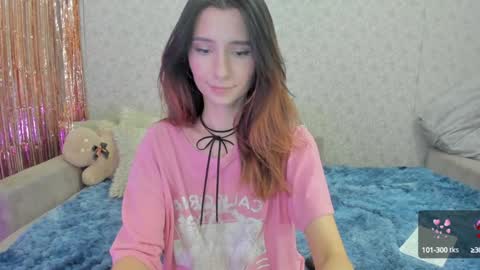 Snapshot of crystalnut chatting on 01.11.25 Maria online show from 01.11.25