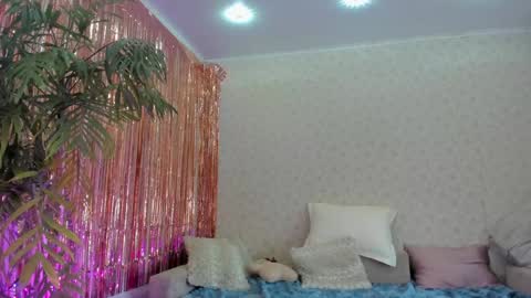 Snapshot of crystalnut chatting on 01.15.25 Maria online show from 01.15.25