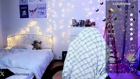 Sasha    Make me moan with patterns   good music here  online show from 02.11.25