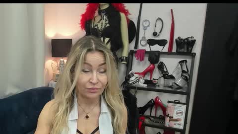 CrystalHotty online show from 03.17.26