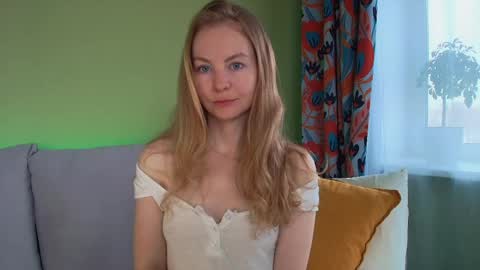 Snapshot of cuddle_kitten chatting on 04.12.26 Alexia online show from 04.12.26