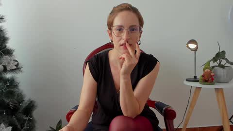 Leonela online show from 12.10.24