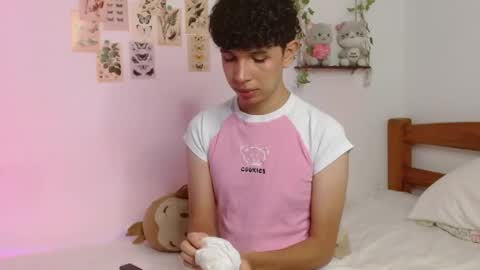 Snapshot of cuddly_twinkie chatting on 05.24.26 Cuddly online show from 05.24.26