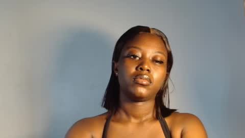 Snapshot of cum_ebony_smile chatting on 10.01.25 cherry online show from 10.01.25