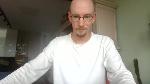 Snapshot of cum_swallow_bi chatting on 05.14.26 cum_swallow_bi online show from 05.14.26