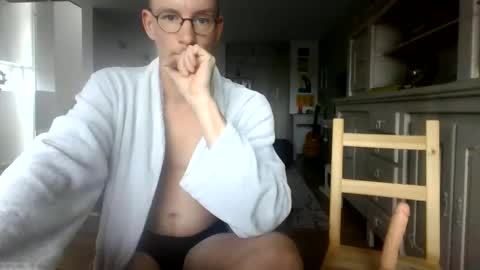 Snapshot of cum_swallow_bi chatting on 06.08.26 cum_swallow_bi online show from 06.08.26