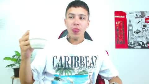 Snapshot of cumandres chatting on 03.30.26 cumandres online show from 03.30.26