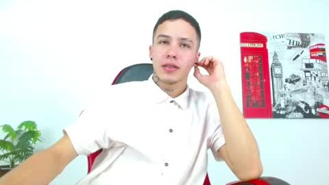 Snapshot of cumandres chatting on 05.19.26 cumandres online show from 05.19.26