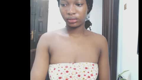 Snapshot of cumebony_petit chatting on 05.22.26 cumebony_petit online show from 05.22.26