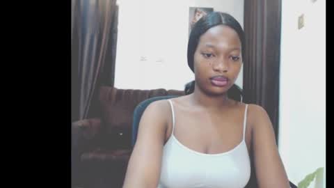 Snapshot of cumebony_petit chatting on 05.27.26 cumebony_petit online show from 05.27.26