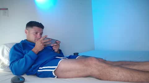 Snapshot of cummerlatino chatting on 02.18.25 cummerlatino online show from 02.18.25