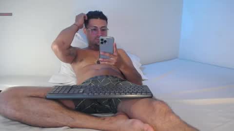 Snapshot of cummerlatino chatting on 02.27.25 cummerlatino online show from 02.27.25