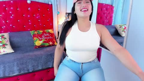 Snapshot of cumming_tiffani chatting on 12.13.24 cumming tiffani online show from 12.13.24