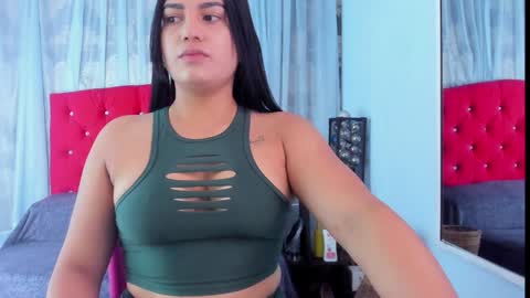 Snapshot of cumming_tiffani chatting on 01.25.25 cumming tiffani online show from 01.25.25