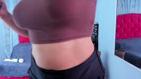 Snapshot of cumming_tiffani chatting on 02.05.25 cumming tiffani online show from 02.05.25