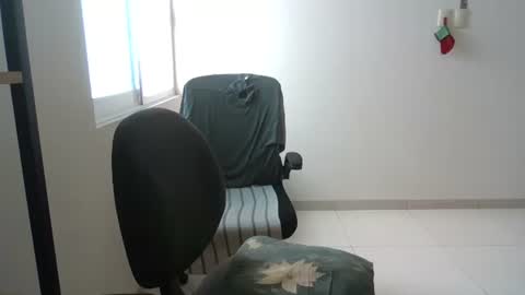 Snapshot of cummmann chatting on 12.21.25 cummmann online show from 12.21.25