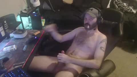 Snapshot of cumslinger2003 chatting on 01.28.25 cumslinger2003 online show from 01.28.25