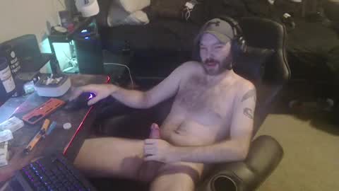 Snapshot of cumslinger2003 chatting on 01.31.25 cumslinger2003 online show from 01.31.25