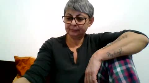 Snapshot of cuplu4346529860 chatting on 12.31.24 couple online show from 12.31.24