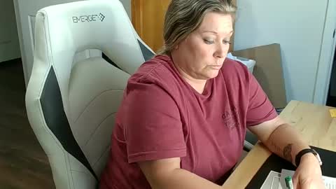 Snapshot of curiouscouple3143 chatting on 02.04.25 curious couple online show from 02.04.25