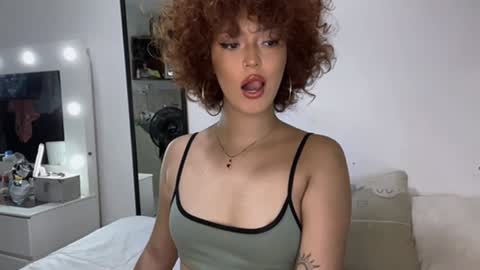 Snapshot of curls_emma chatting on 01.07.25 Emma online show from 01.07.25