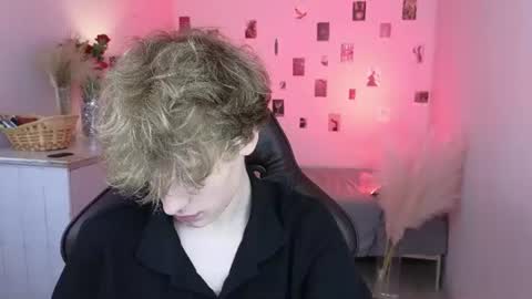 Snapshot of curly_twinkboy chatting on 07.26.26 curly_twinkboy online show from 07.26.26