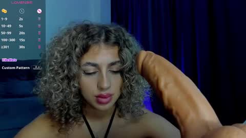 Snapshot of curlyanto chatting on 02.01.25 Antonia online show from 02.01.25