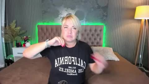 Snapshot of curlydreams chatting on 09.24.25 CurlyDreams online show from 09.24.25