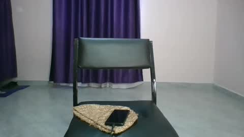 Essie online show from 02.24.25