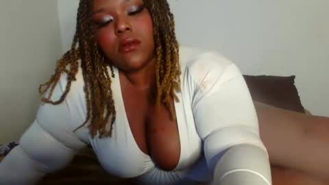 Snapshot of curvybcelinemixe chatting on 12.21.24 Cline  online show from 12.21.24