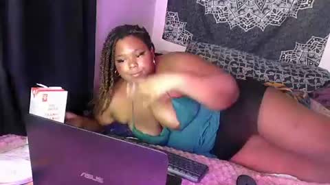 Snapshot of curvybcelinemixe chatting on 02.16.25 Cline  online show from 02.16.25