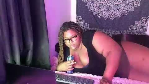 Snapshot of curvybcelinemixe chatting on 02.20.25 Cline  online show from 02.20.25