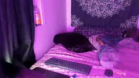 Snapshot of curvybcelinemixe chatting on 02.20.25 Cline  online show from 02.20.25