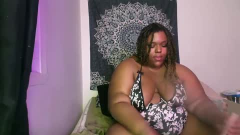 Snapshot of curvybcelinemixe chatting on 02.25.25 Cline  online show from 02.25.25
