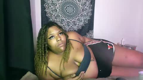 Snapshot of curvybcelinemixe chatting on 02.26.25 Cline  online show from 02.26.25