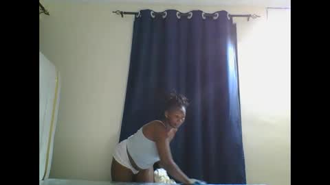 Snapshot of curvybootyj chatting on 02.04.25 CuteJJudy online show from 02.04.25