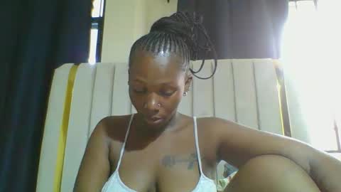 Snapshot of curvybootyj chatting on 02.12.25 CuteJJudy online show from 02.12.25