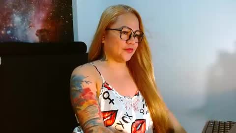 Snapshot of curvycherry4u chatting on 07.04.26 C H E R R Y online show from 07.04.26