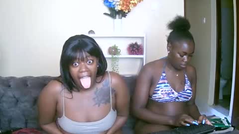 Snapshot of curvyebony1 chatting on 01.12.25 curtis online show from 01.12.25