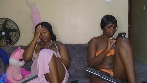 Snapshot of curvyebony1 chatting on 02.19.25 curtis online show from 02.19.25